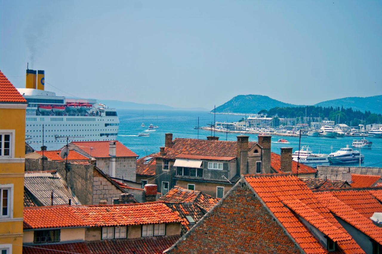 Apartment Port View-5 Min From Center Split Exterior photo